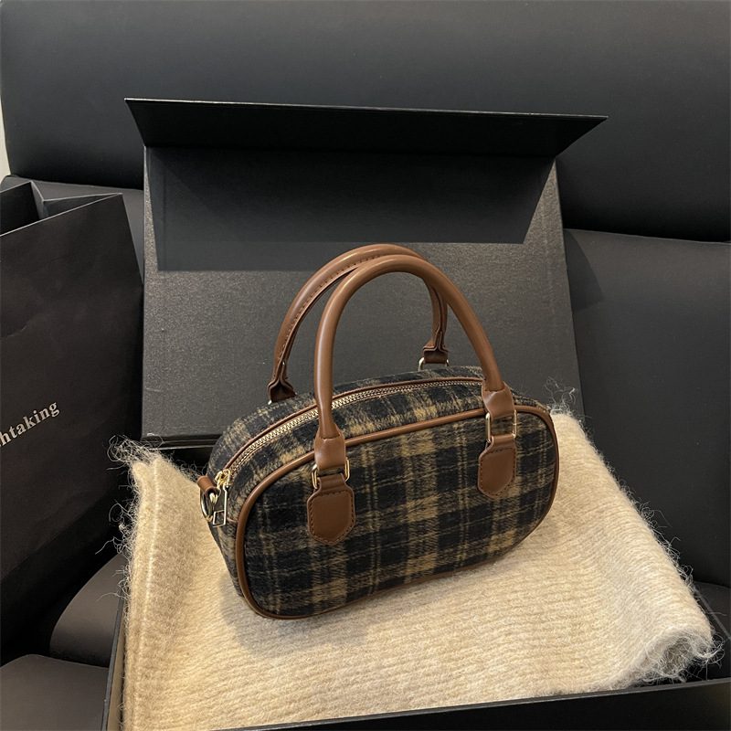 Sac à bandoulière à carreaux automne 2025, petit sac tendance et élégant, nouveau modèle à porter à la main, sac à bandoulière mode pour femme view 3