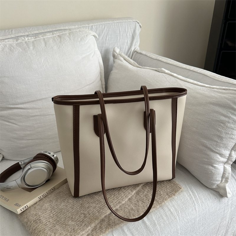 Minimalist Large Capacity Tote Bag view 2