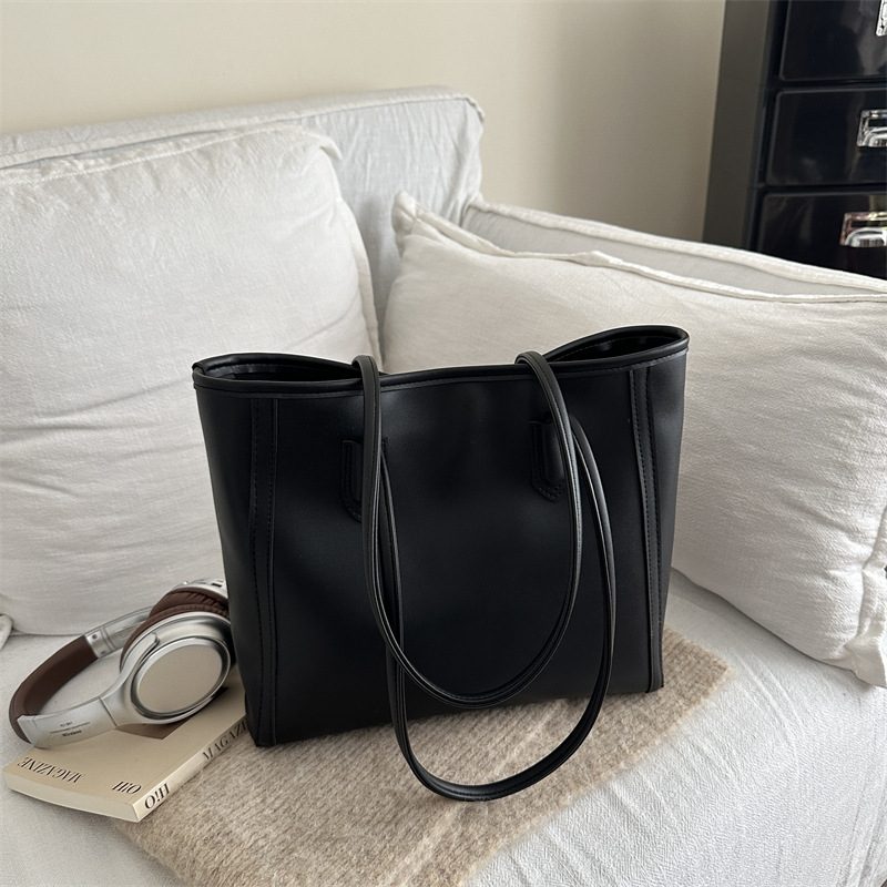 Minimalist Large Capacity Tote Bag view 3