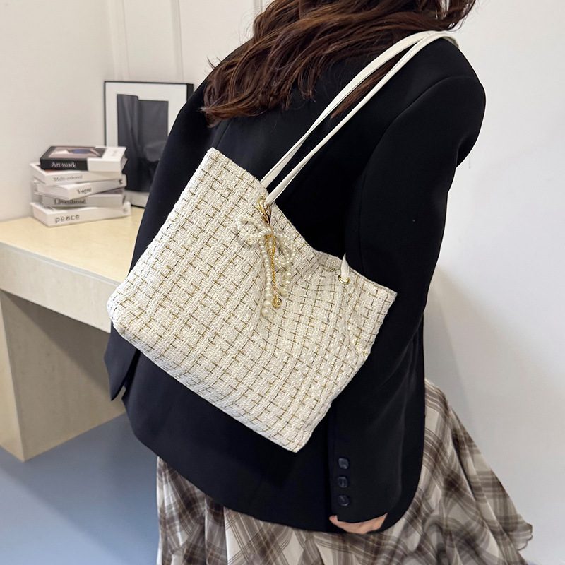 Large Capacity Quilted Shoulder Underarm Bag view 2
