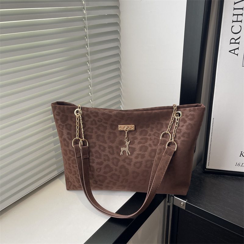 Leopard Large Capacity Tote Underarm Bag view 2
