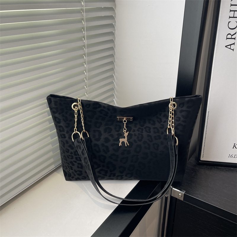 Leopard Large Capacity Tote Underarm Bag view 3