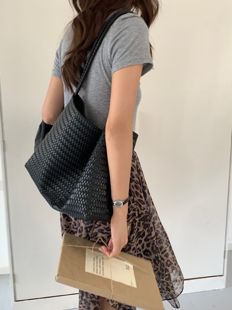 Tas Bahu Tekstur Anyaman Kulit Lembut Minimalis view 6