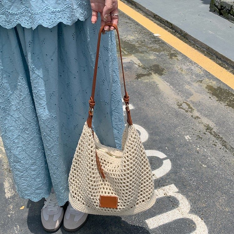 Tas Tote Pantai Anyaman Berlubang view 4