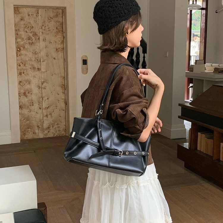 Retro Large Tote Commuter Bag view 2