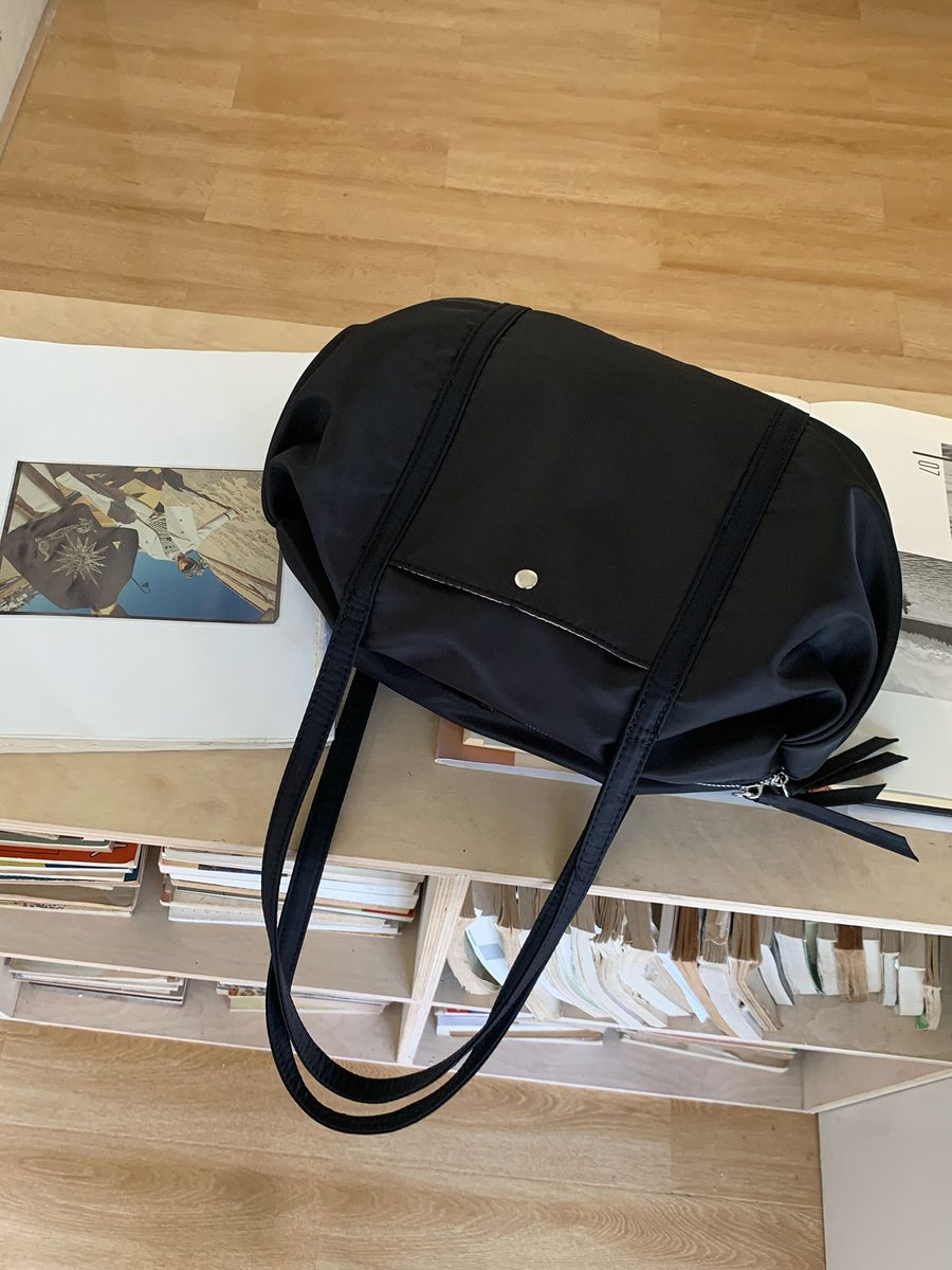 Tas Tote Dumpling Nilon Plisket Ringan view 2