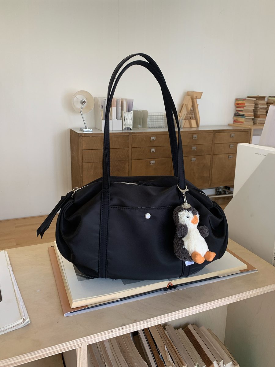 Tas Tote Dumpling Nilon Plisket Ringan view 5