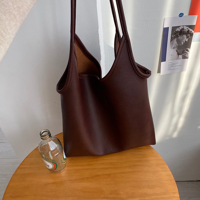 Set Tas Tote Kulit Lembut Minimalis view 8